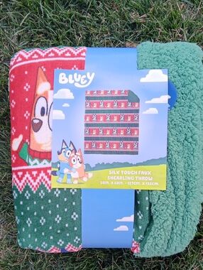 Bluey Holiday Silk Touch Throw - Red & Green